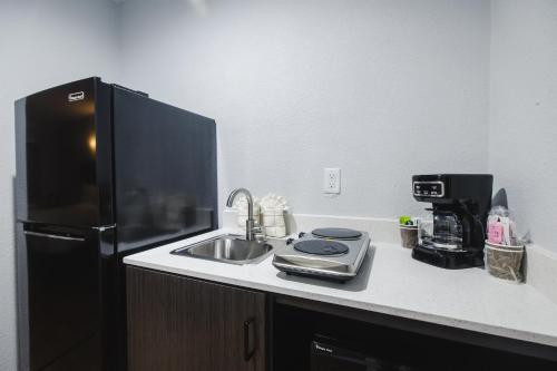 Red Roof Inn Channelview - image 12