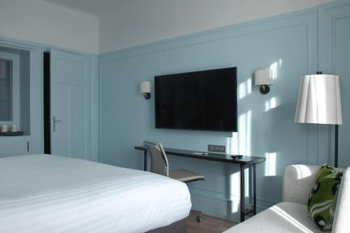 Paris Marriott Opera Ambassador Hotel - image 3