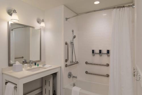 Four Points by Sheraton Seattle Airport South - image 6
