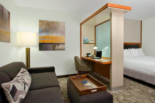 1 queen bed, 1 sofa bed