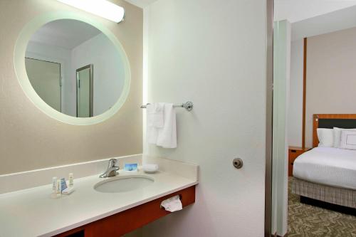 SpringHill Suites by Marriott Madera - image 12