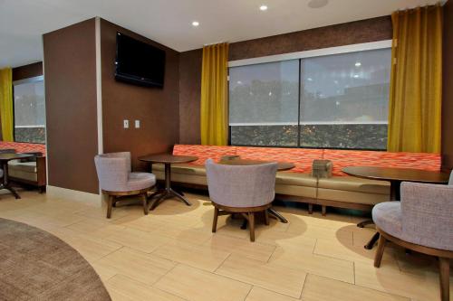 SpringHill Suites by Marriott Madera - image 7