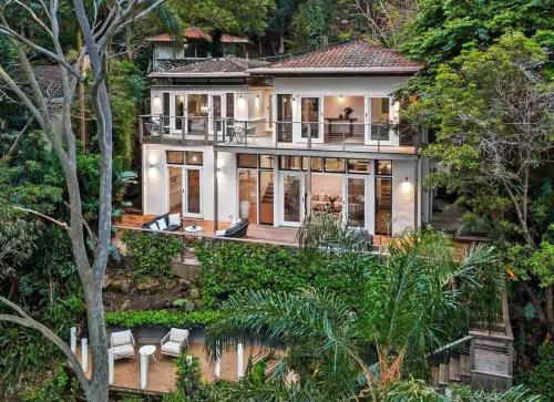 Sydney Northern Beaches Pitterwater Waterfront Holiday House Avalon Beach - Clareville — other in 262 Hudson Parade, Clareville Australia, 2107