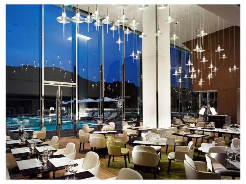 Main building,Standard floor,Luxury,Twin room,Ocean view -Non-smoking