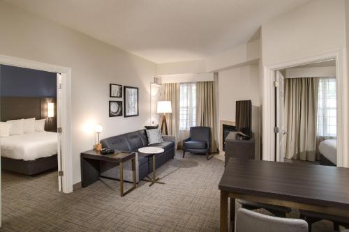 2 bedrooms, 3 beds