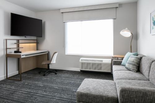 TownePlace Suites by Marriott Oconomowoc - image 4