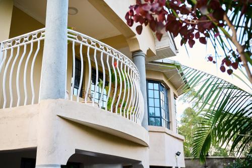 Forget your worries in this serene 5 Bedroom Villa