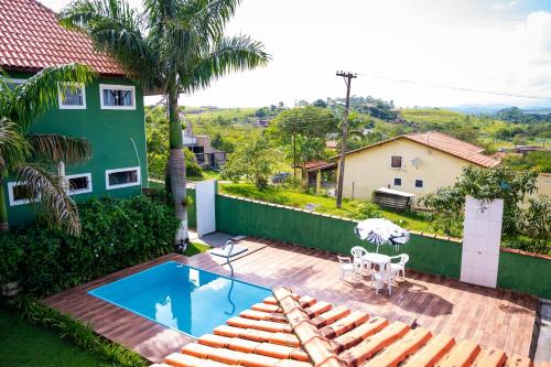 Casa familiar com piscina Penedo RJ