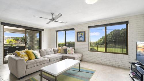 . Best Location in Woorim - Ocean Front Pool