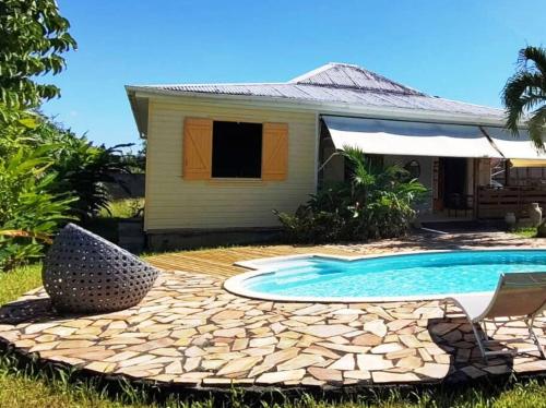 Charmante villa créole climatisée, jardin tropical et piscine privés - Location, gîte - Lamentin