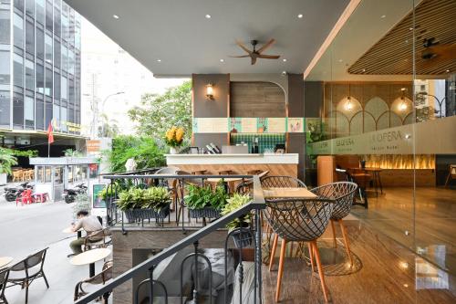 LA OPERA SAIGON HOTEL - 발코니/테라스