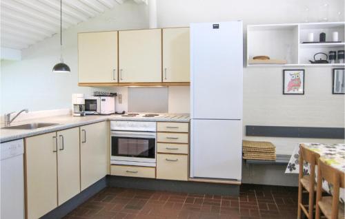 Kitchen, Cozy Apartment In Allinge With Kitchen in Slotslyngvej
