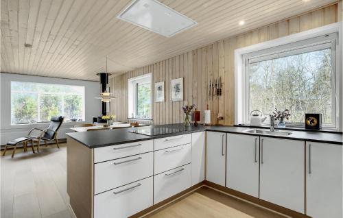 Cuina, Beautiful Home In Tarm With Indoor Swimming Pool in Hemmet