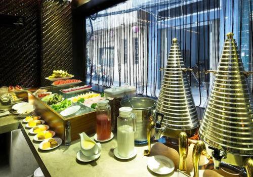 ザ ホワイト ホテル 1