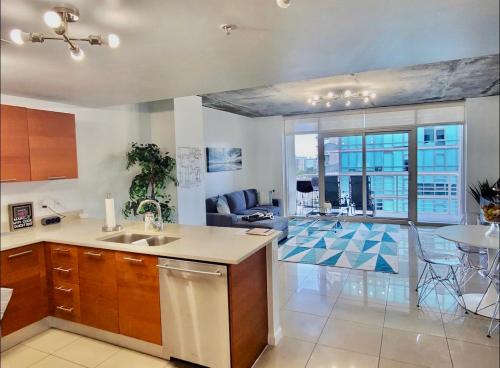 Classy 2BD 2BTH at Midblock with FREE PARKING, Miami (photo 5)