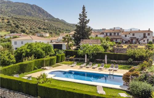 bazen, 1 Bedroom Cozy Apartment In Mondron in Mondron