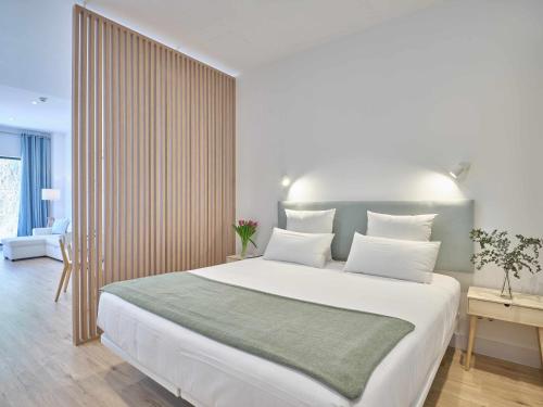Paseo Suites Hotel - image 7
