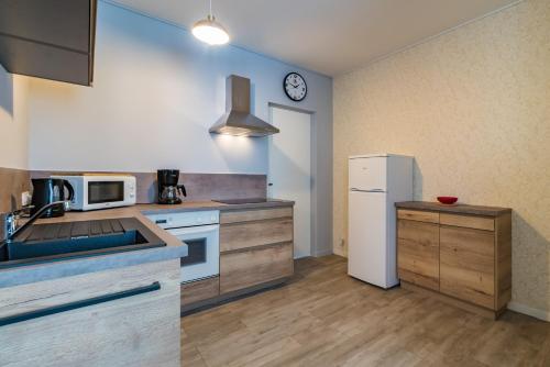 Kitchen, Entre Terre et Mer - Coeur d'une cite de caractere in Pontrieux