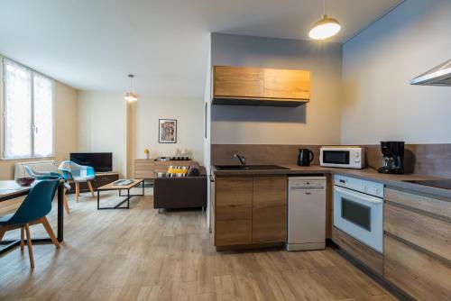 Kitchen, Entre Terre et Mer - Coeur d'une cite de caractere in Pontrieux