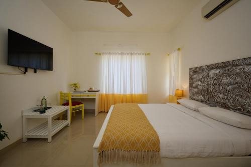 Sunrise Villa Room with Lake View image 10