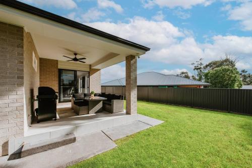 'Logan House' A Modern Country-style Retreat