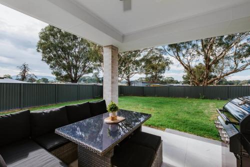 'Logan House' A Modern Country-style Retreat