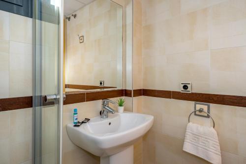 Lovely apt with pool by Costarentals - Ref 87 - image 5