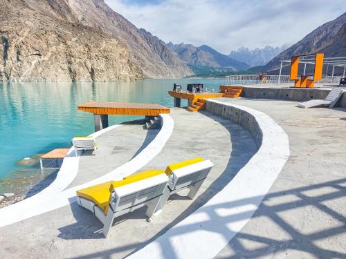 Luxus Hunza Attabad Lake Resort
