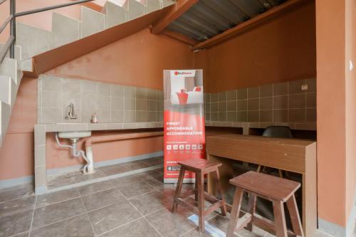 Lobby, RedDoorz Syariah @ Bulak Kapal in East Bekasi