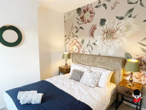 KozyGuru / 2 BR 4Bed / Blossom Garden / Next to Big Retail Park and Train station / Worsley Manchester / 16 mins to City Centre / UMWO187 photo 4