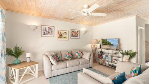 Nanpa Luxury Family Three Bed Villa St James West coast Private pool - image 2