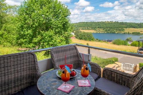 Maarpanorama in het Maarberg Resort in Schalkenmehren