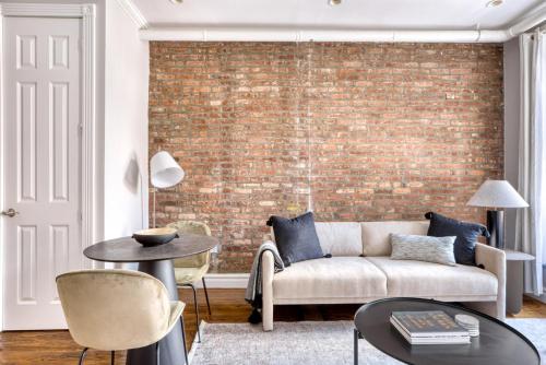 Luxe E Village 2BR w WD nr TJ NYC-855, New York (Foto 2)