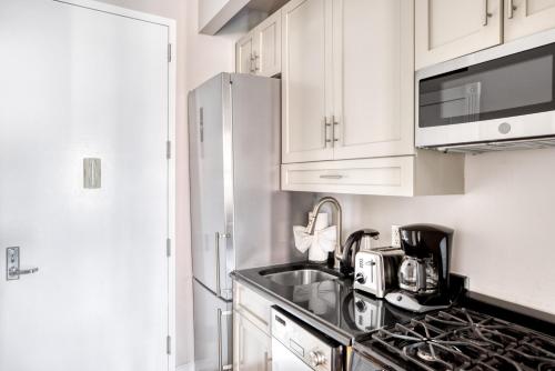 Luxe E Village 2BR w WD nr TJ NYC-855, New York (Foto 4)