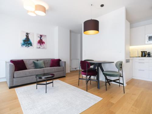 MyFavorit Apartments - Spacious Apartments next to Puplic Transport U1 direct connection to Citycent