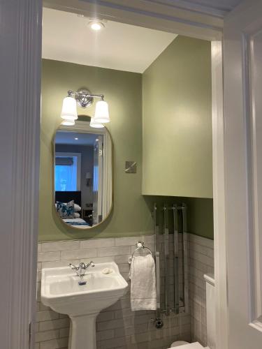 Small Double Room image 3