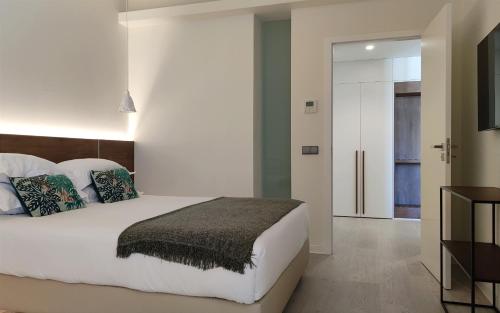 Suite with Pool View