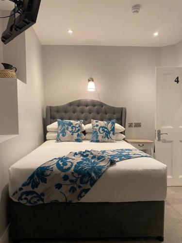 Double Room image 3