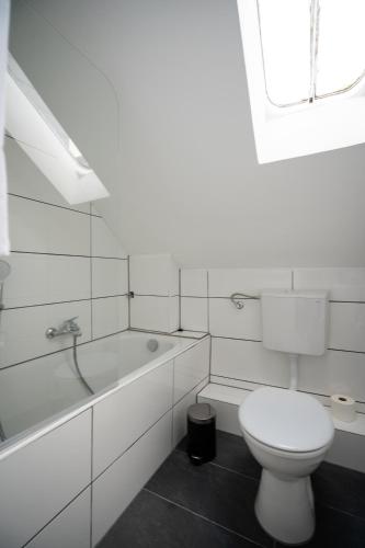 Top Old Town Apartment 2 baths, Düsseldorf (photo 10)