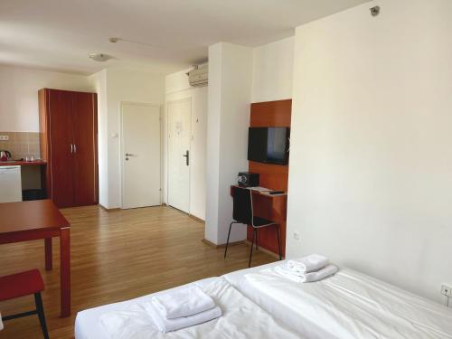 Triple M Hotel - image 11