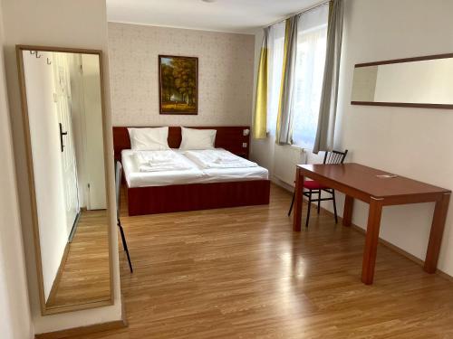 Triple M Hotel - image 9