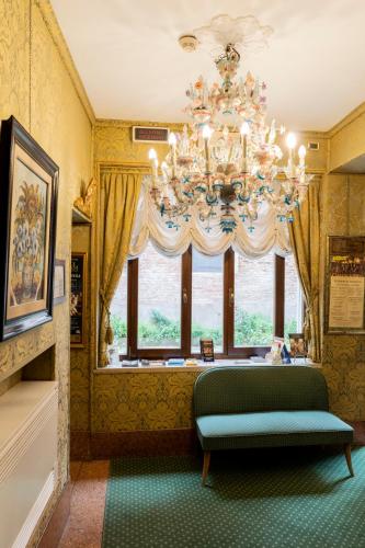 Létesítmények, Hotel Ateneo near Grassi Palota