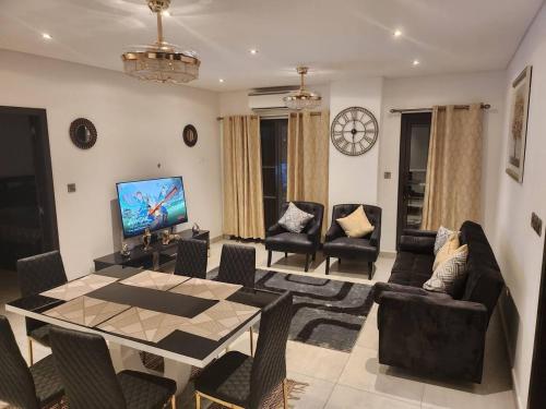 Luxurious & Comfy Gem-5 Star Location-Pools Gym!, Accra (Foto 10)