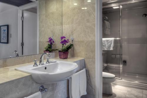 Executive Suite with Steam Shower