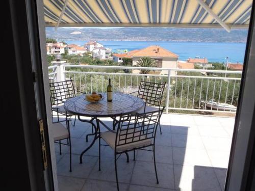 Apartment in Slatine with sea view, terrace, air conditioning, WiFi 5147-1 - Slatine