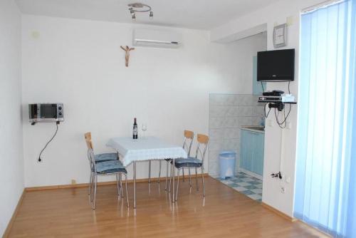 Apartment in Rogoznica with sea view, balcony, air conditioning, WiFi 5148-1, Rogoznica (photo 7)