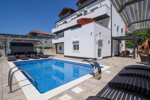 Apartment in Okrug Gornji with sea view, balcony, air conditioning, WiFi 5134-5, Trogir (Foto 5)