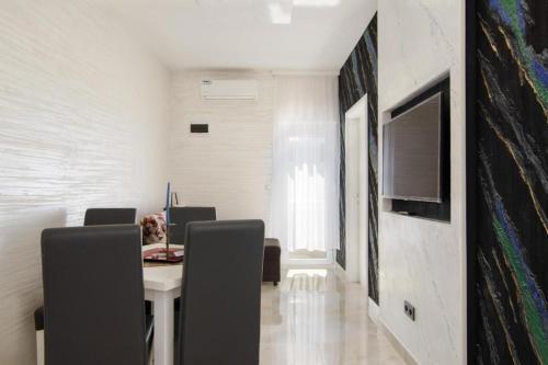 Apartment in Okrug Gornji with sea view, balcony, air conditioning, WiFi 5134-5, Trogir (Foto 8)