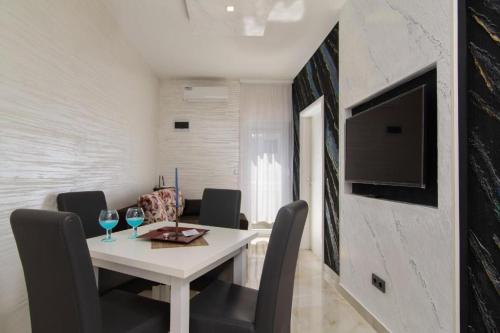 Apartment in Okrug Gornji with sea view, balcony, air conditioning, WiFi 5134-5, Trogir (Foto 11)