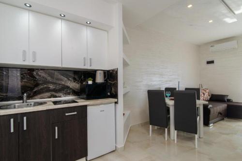 Apartment in Okrug Gornji with sea view, balcony, air conditioning, WiFi 5134-5, Trogir (Foto 7)